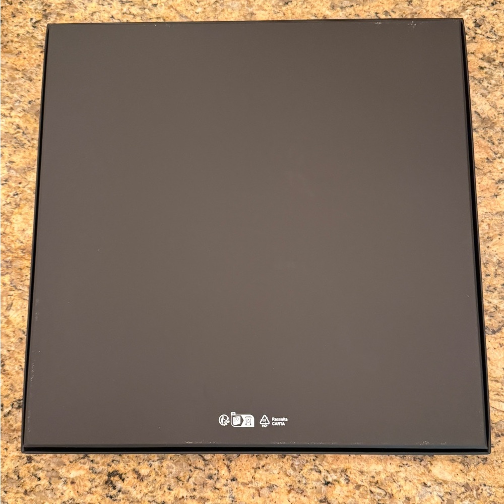 CHANEL  gift box Storage box 10.5in x10.5in - Picture 6 of 6